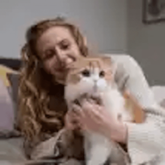 cat held byowner blond 340 x 340 min